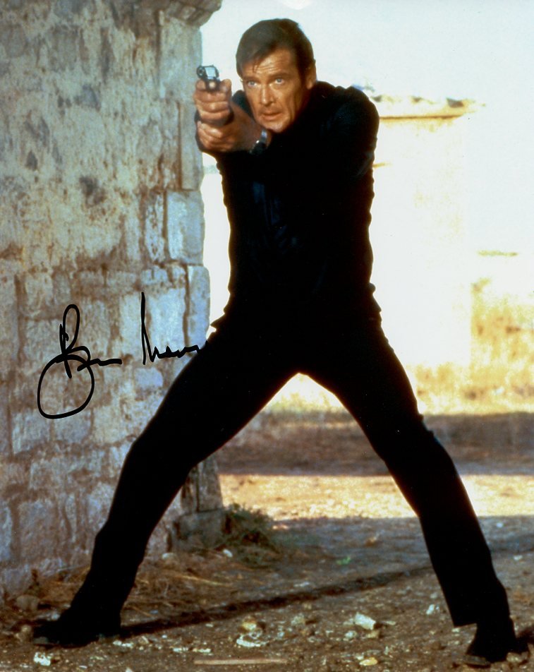 Roger Moore (1927-2017) 007 JAMES BOND In Person Signed Photo (1 of 1)