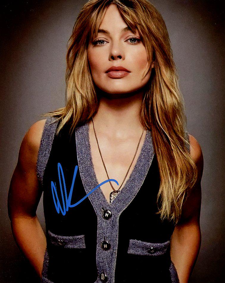 Margot Robbie BEAUTIFUL In Person Signed Photo: Photo size is 8x10. Margot Robbie in person signed autographed photo. Margot Robbie is an Australian actress and producer. She has received nominations for two Academy Awards and five BAFTA Awards. In