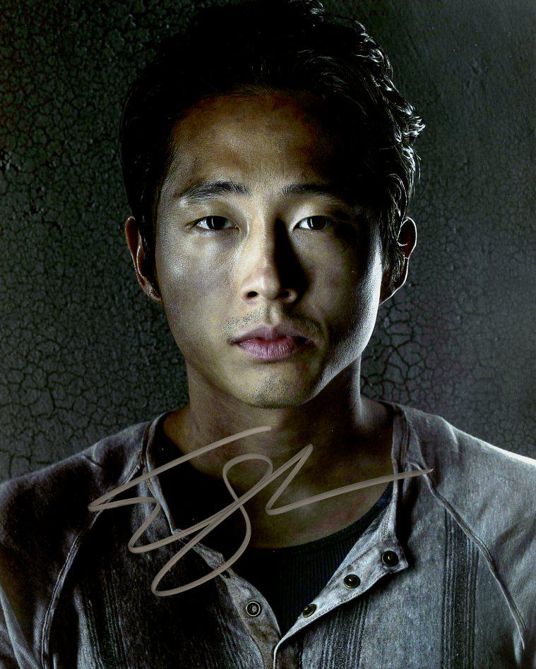 Steven Yeun WALKING DEAD In Person Signed Photo (1 of 1)