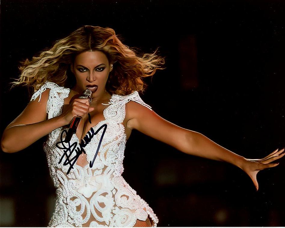 Beyonce Knowles SINGER Signed Photo (1 of 1)