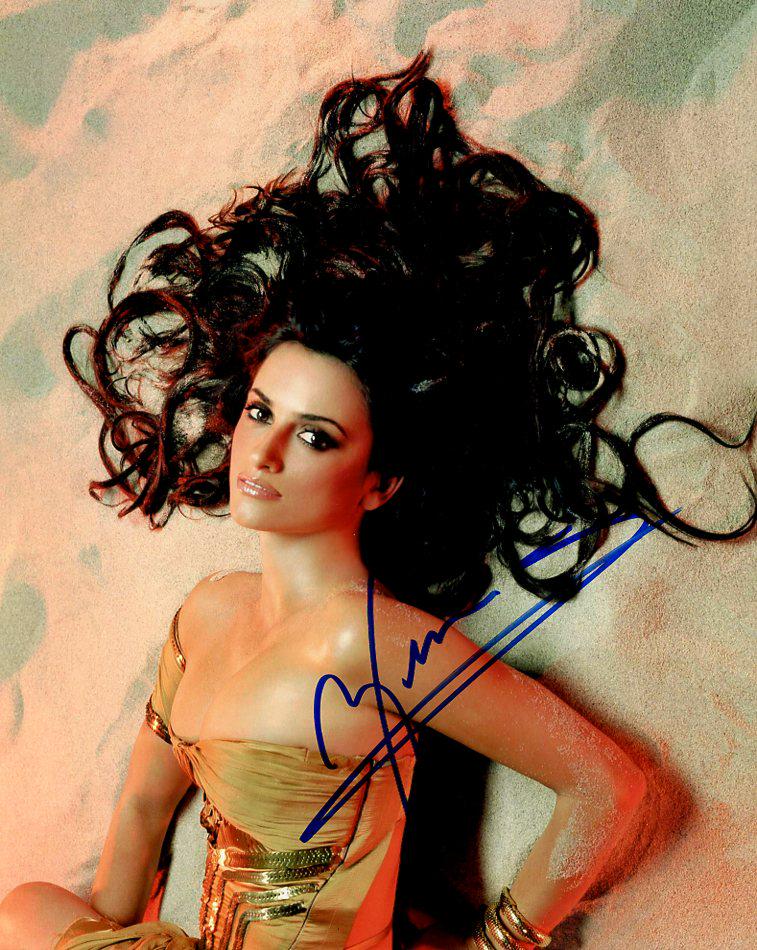 Penelope Cruz VANILLA SKY / ON THE FRINGE In Person Signed Photo: Photo size is 8x10. Penelope Cruz in person signed photo. Penelope Cruz has done such movies as PIRATES OF THE CARIBBEAN, VANILLA SKY, and ZOOLANDER 2.