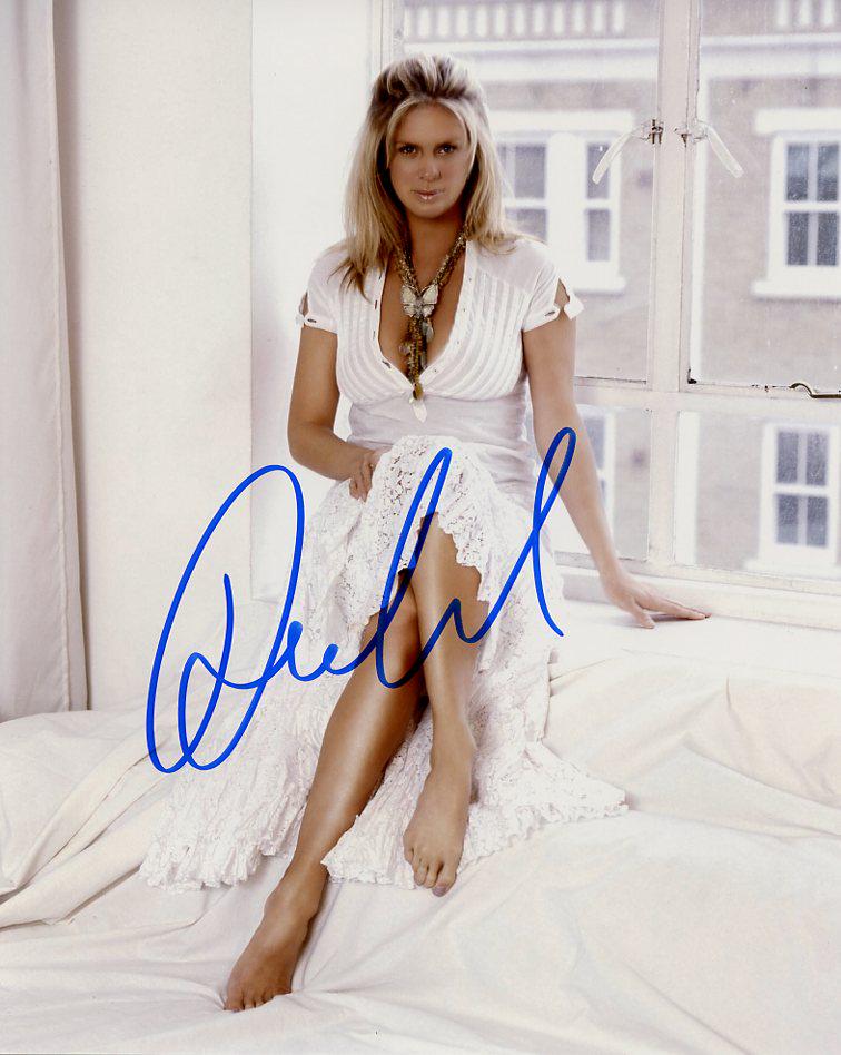 Rachel Hunter SPORTS ILLUSTRATED In Person Signed Photo (1 of 1)