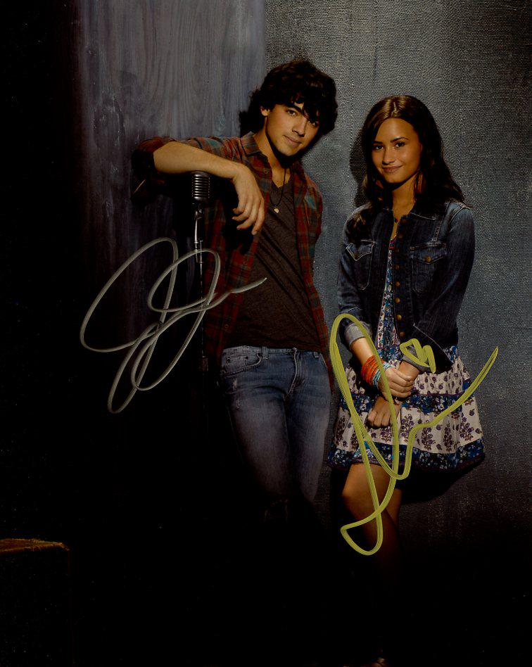 Joe Jonas / Demi Lovato AMAZING In Person Signed Photo (1 of 1)