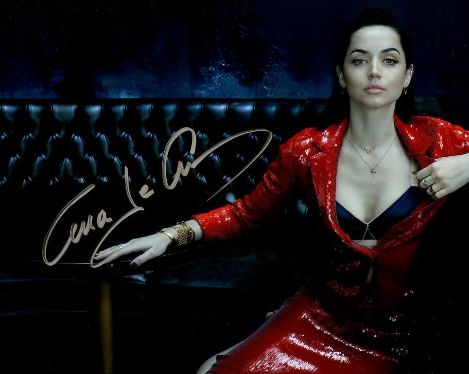 Ana de Armas JAMES BOND / SEXY In Person Signed Photo: Photo Size is 8x10. Ana De Armas - beautiful in person signed autographed photo of this Cuban star. Ana de Armas has grown in current popularity with the new movie HANDS OF STONE as well as the James