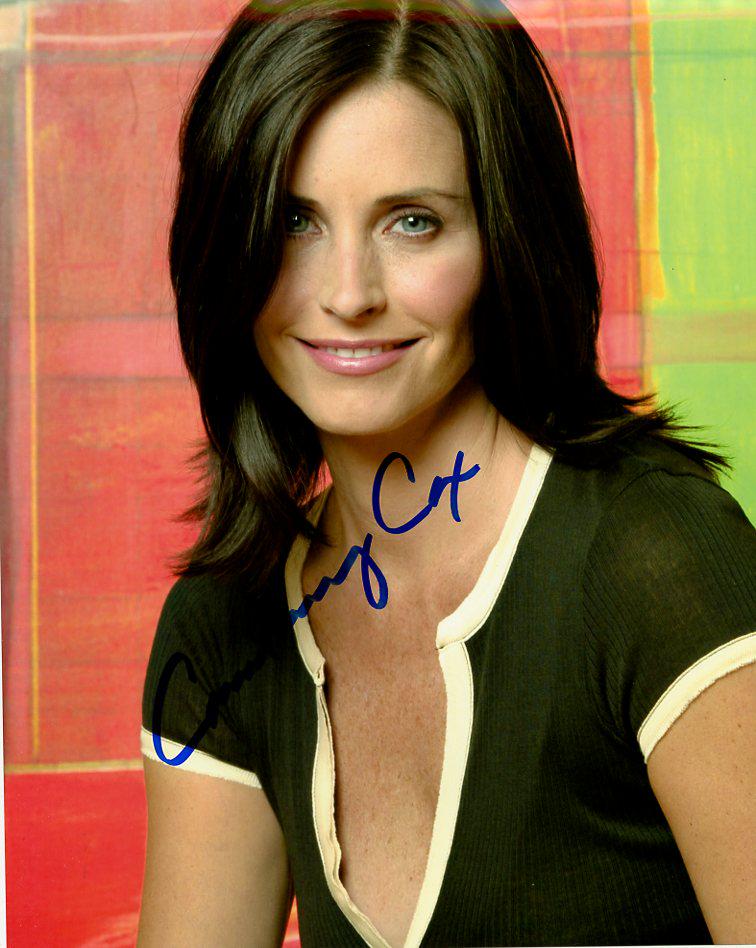 Courtney Cox FRIENDS / COUGAR TOWN In Person Signed Photo: Photo Size is 8x10. Courtney Cox in person signed autographed photo. Courtney Cox has starred in such TV shows as FRIENDS, COUGAR TOWN, and the movies SCREAM.