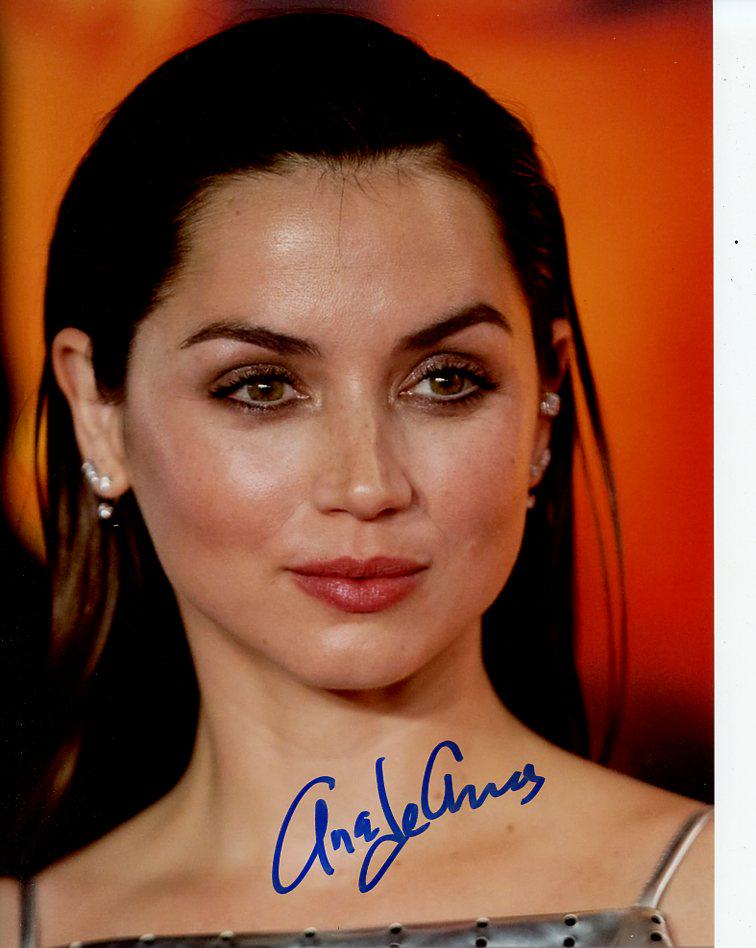 Ana de Armas JAMES BOND / BEAUTIFUL In Person Signed Photo: Photo Size is 8x10. Ana De Armas - beautiful in person signed autographed photo of this Cuban star. Ana de Armas has grown in current popularity with the new movie HANDS OF STONE as well as the James