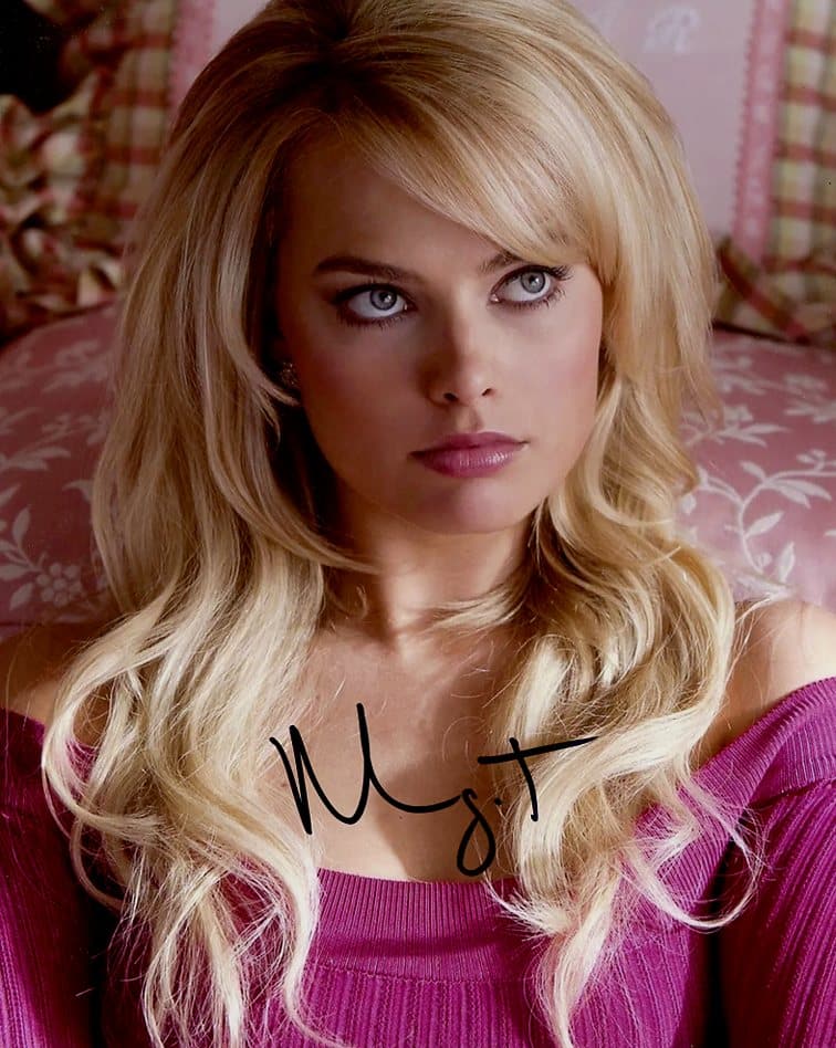 Margot Robbie WOLF WALL ST In Person Signed Photo (1 of 1)