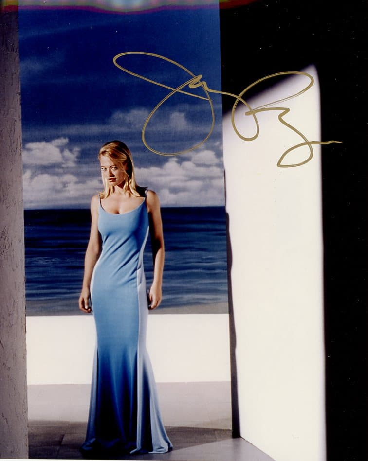 Jeri Ryan STAR TREK / SEXY In Person Sign Photo: Photo size is 8x10. Jeri Ryan gorgeous in person sign photo. Jeri Ryan has done such TV and movies as STAR TREK VOYAGER,BOSCH, and BODY OF PROOF.