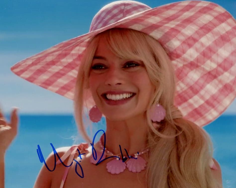 Margot Robbie BARBIE In Person Signed Photo: Photo size is 8x10. Margot Robbie in person signed photo from the movie BARBIE. Margot Robbie as the character Barbie.