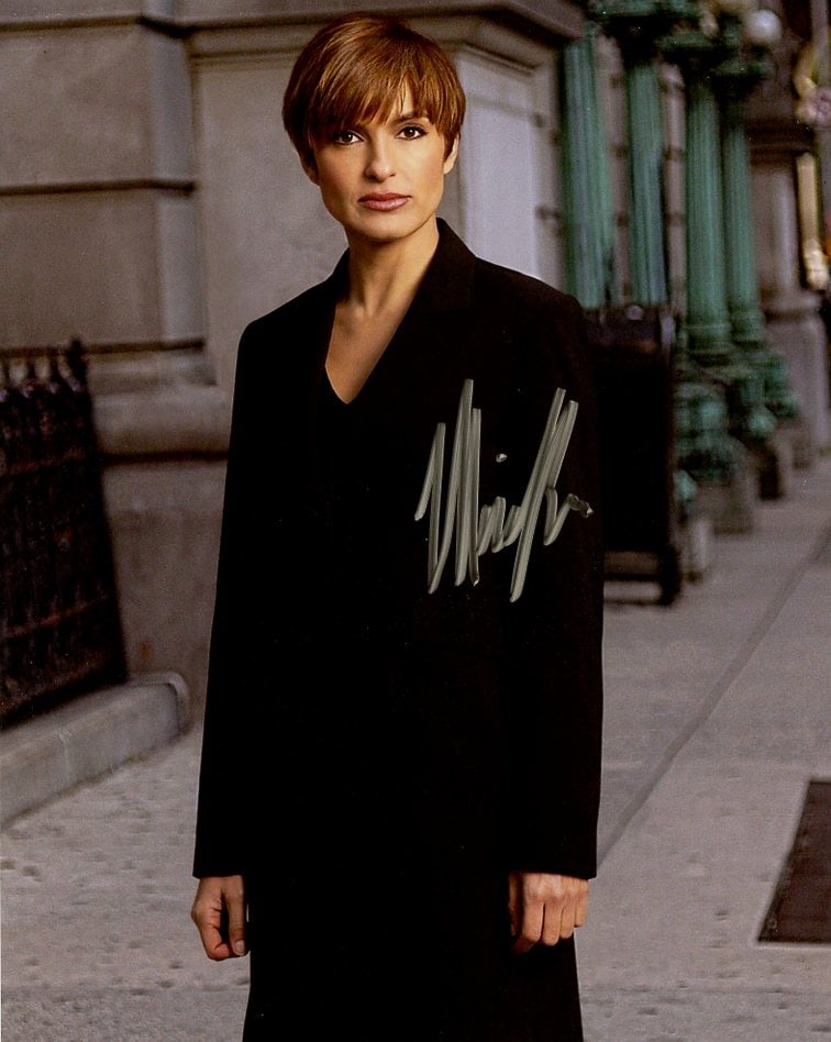 Mariska Hargitay LAW & ODER SVU In Person Signed Photo (1 of 1)