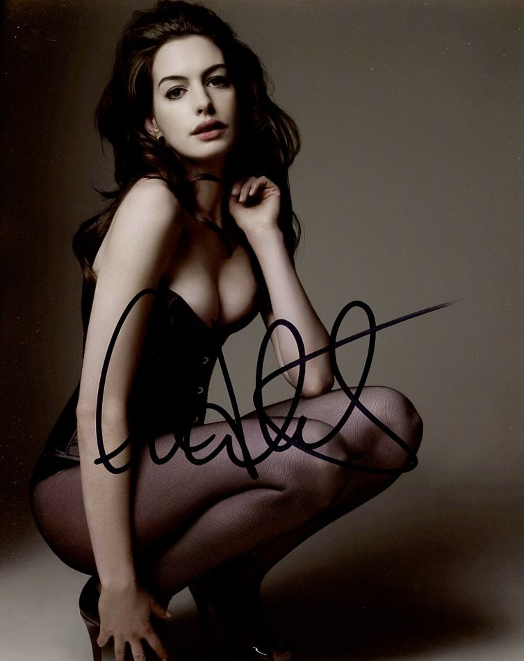 Anne Hathaway DARK NIGHT / LES MISERABLES In Person Signed Photo (1 of 1)