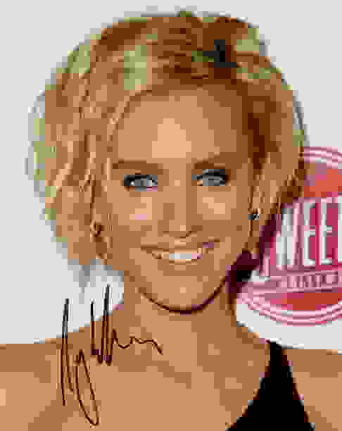 Nicky Whelan HALL PASS / WEDDING RINGER In Person Signed Photo