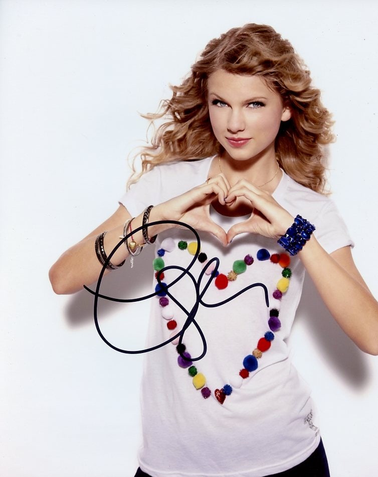 Taylor Swift POP SUPERSTAR In Person Signed Photo (1 of 1)
