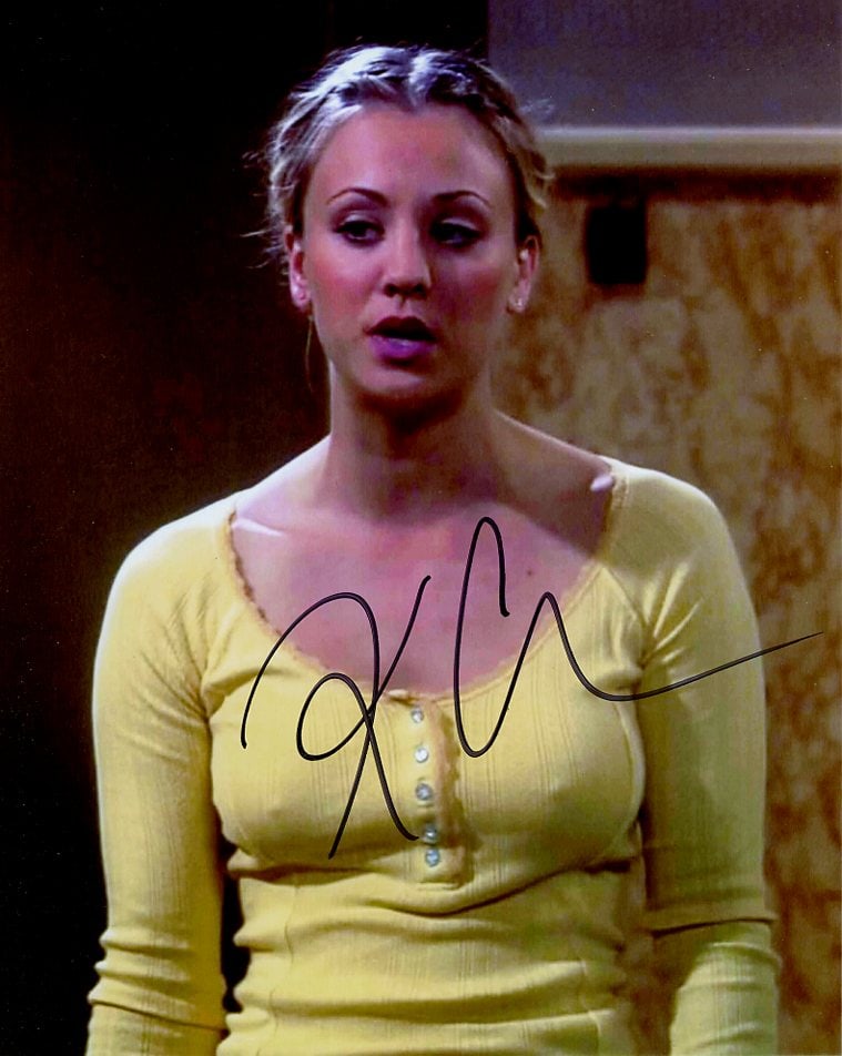 Kaylee Cuoco BIG BANG THEORY In Person Signed Photo (1 of 1)