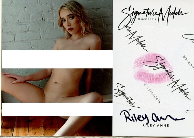 Riley Anne PLAYBOY / PENTHOUSE KISS CARD In Person Signed Photo: Photo size is 5x7. PRIVATE SIGNING. Riley Anne in person signed sexy nude portrait. She has added a lip rent. This item was signed at an exclusive signing in photo shoot on June 8, 2023.