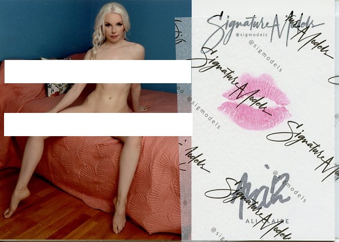 Ali Claire PLAYBOY KISS CARD In Person Signed Photo: Photo size is 5x7. PRIVATE SIGNING. Ali Claire Playboy in person signed sexy nude portrait. She has added a lip rent. This item was signed at an exclusive signing in photo shoot on June 2, 2022.