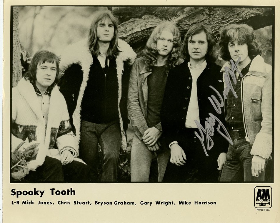 Gary Wright SPOOKY TOOTH (Rock Band) In Person Signed Photo: Photo size is 8x10. Gary Wright in person signed photo as a member of the rock band SPOOKY TOOTH. Spooky Tooth was an English rock band originally formed in Carlisle in 1967. Principally active betwee