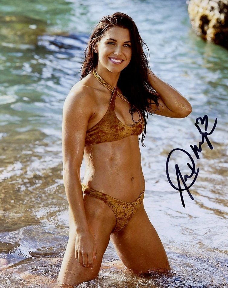Alex Morgan SPORTS ILLUSTRATED / SOCCER In Person Signed Photo: Photo size is 8x10. Alex Morgan in person signed autographed photo. Alexandra Morgan Carrasco is an American professional soccer player for the Orlando Pride of the National Women's Soccer League, the