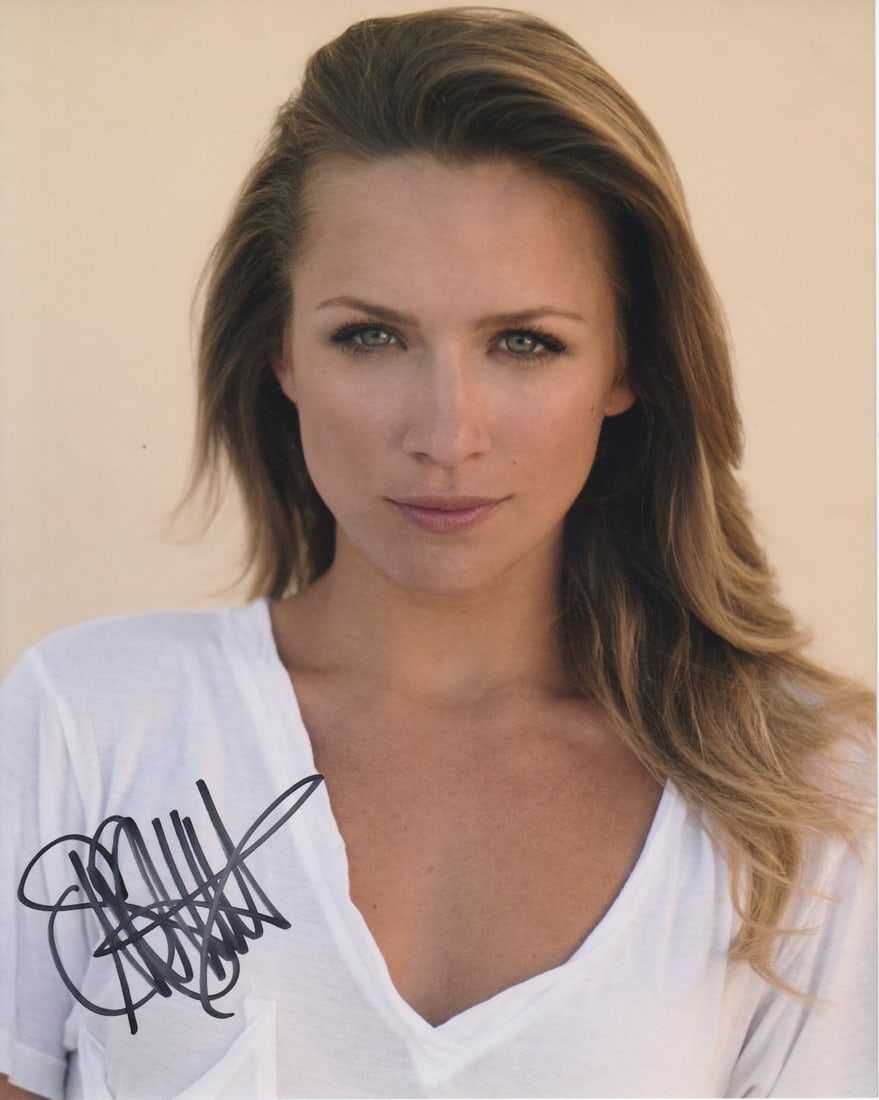 Shantel VanSanten FBI / FINAL DESTINATION In Person Signed Photo (1 of 1)