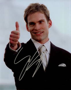 Seann William Scott AMERICAN WEDDING In Person Signed Photo: Photo size is 8x10. Seann William Scott in person signed photo from the movie AMERICAN WEDDING. Seann William Scott as the character Stiffler.