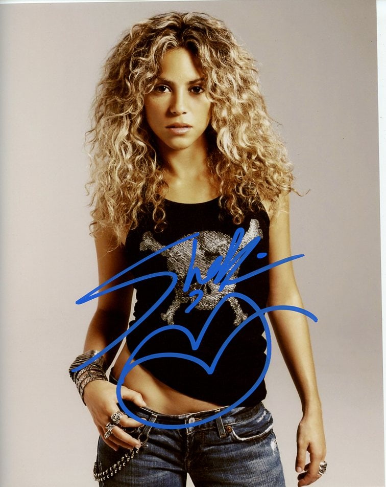 Shakira SINGER / SEXY In Person Signed Photo (1 of 1)
