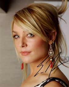 Elizabeth Rohm AMERICAN HUSTLE / THE OATH In Person Signed Photo