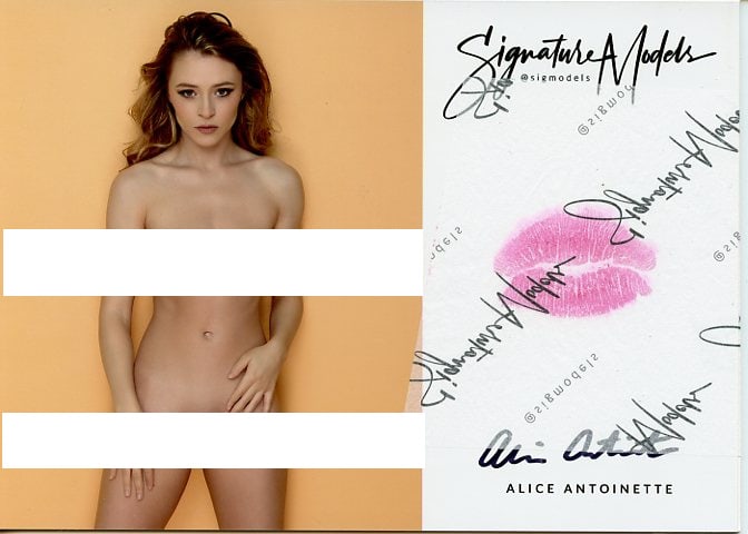 Alice Antoinette PLAYBOY KISS CARD In Person Signed Photo (1 of 1)