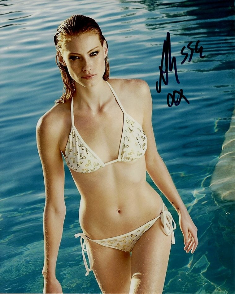 Alyssa Sutherland VIKINGS / SEXY In Person Signed Photo: Photo size is 8x10. Alyssa Sutherland in person signed photo. Alyssa Sutherland has done such TV and movies as VIKINGS, EVIL DEAD RISE, and THE MIST.
