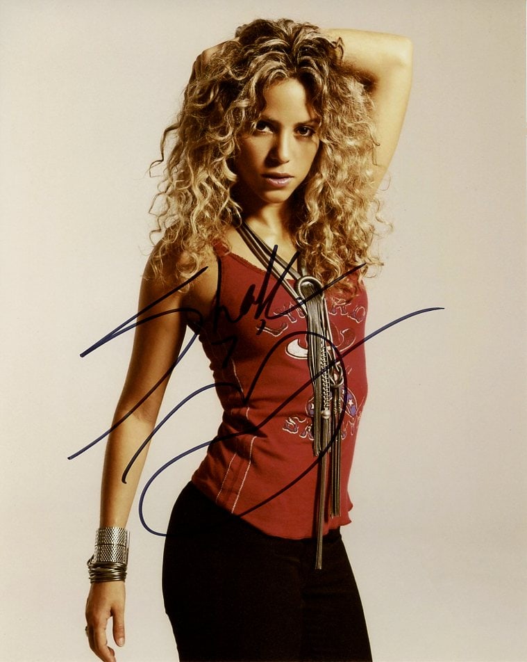 Shakira SINGER / SEXY In Person Signed Photo (1 of 1)