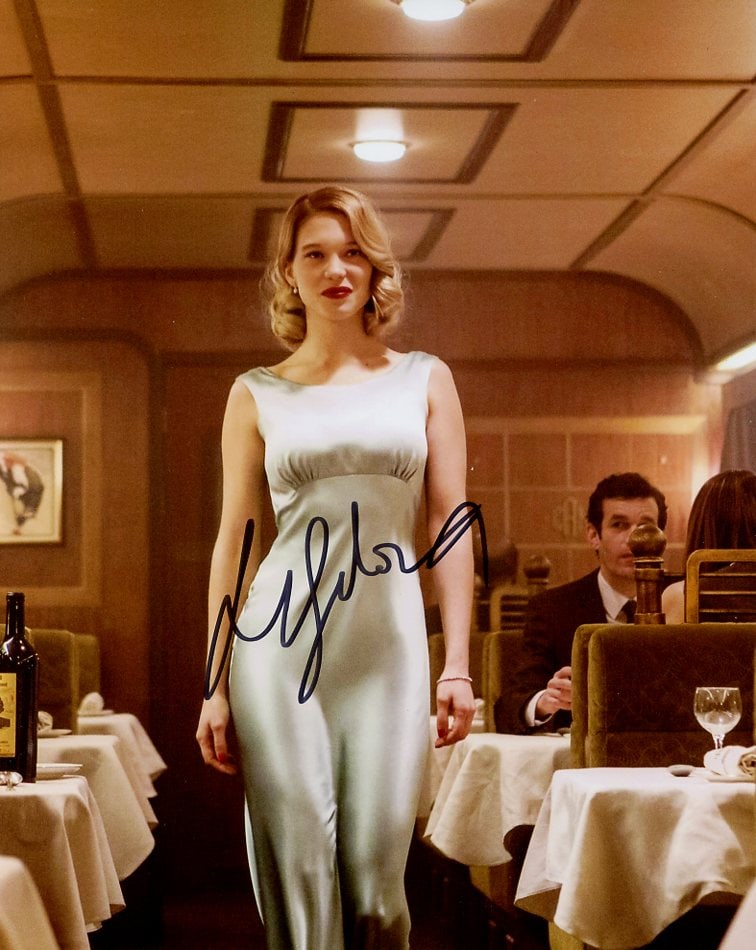 Lea Seydoux JAMES BOND / SPECTRE In Person Signd Photo: Photo size is 8x10. Lea Seydoux in person signed photo from the James Bond movie SPECTRE. Lea Seydoux as the character Madeleine.