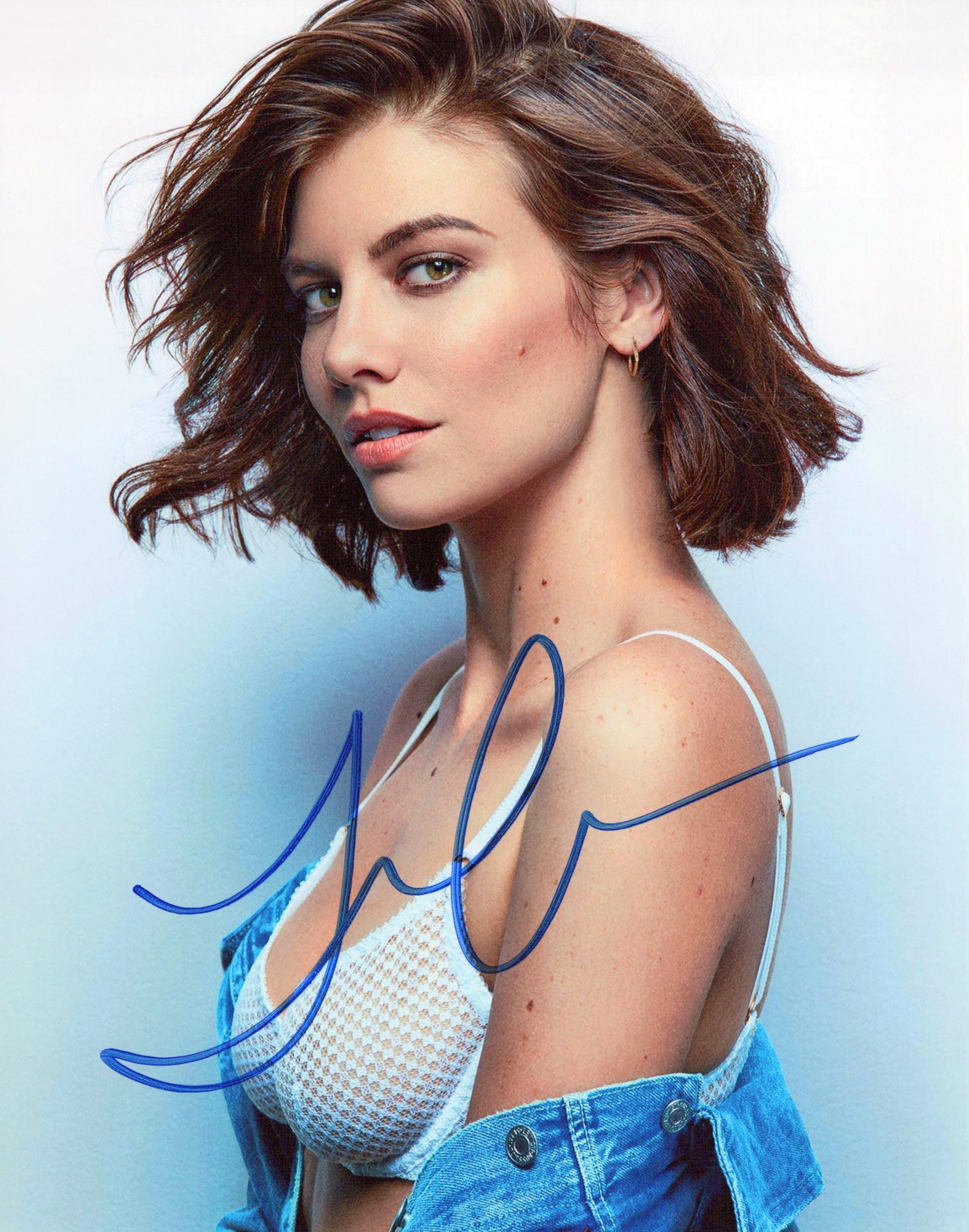 Lauren Cohan WALKING DEAD / THE BOY In Person Signed Photo: Photo size is 8x10. Lauren Cohan sexy in person signed photo. Lauren Cohan has done such TV and movies as THE WALKING DEAD, THE BOY, and WHISKEY CALILEAR.