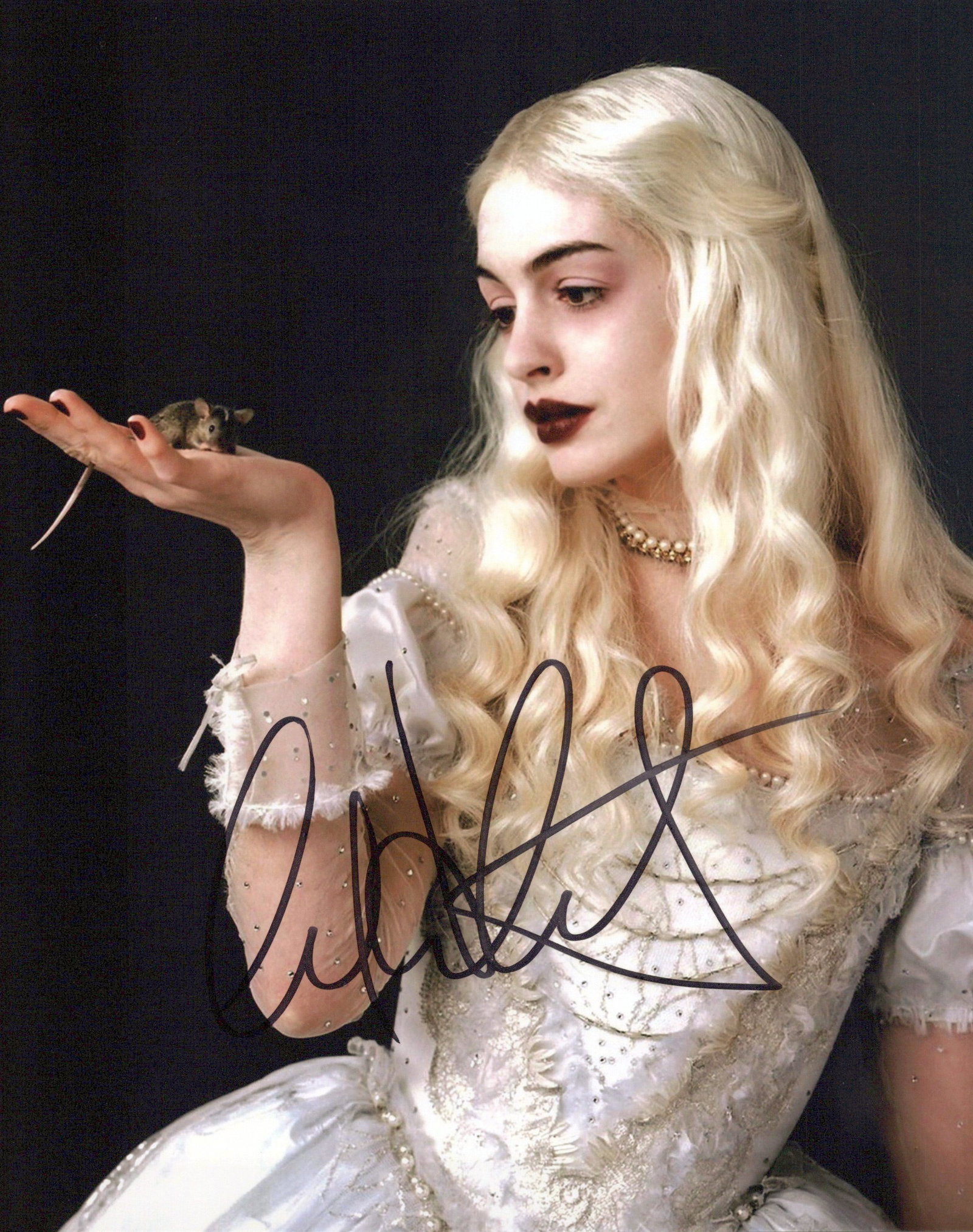 Anne Hathaway ALICE IN WONDERLAND In Person Signeded: Photo size is 8x10. Anne Hathaway in person Signeded photo from the movie ALICE IN WONDERLAND. Anne Hathaway as the character White Queen