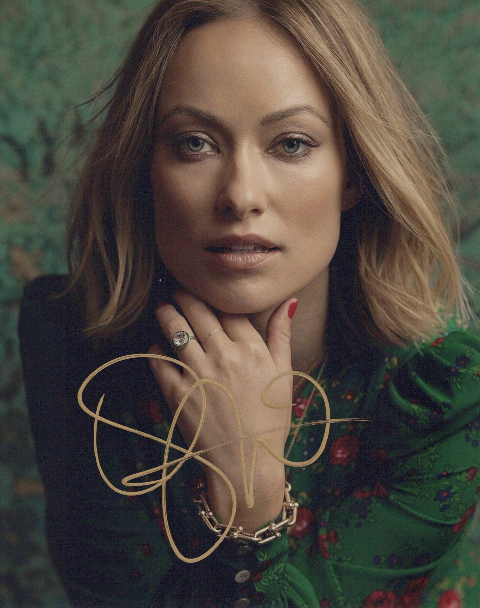 Olivia Wilde TRON / HOUSE MD In Person Signed Photo: Photo size is 8x10. Olivia Wilde in person signed photo. Olivia Wilde has done such TV and movies as TRON, HOUSE MD, and COWBOYS AND ALIENS.