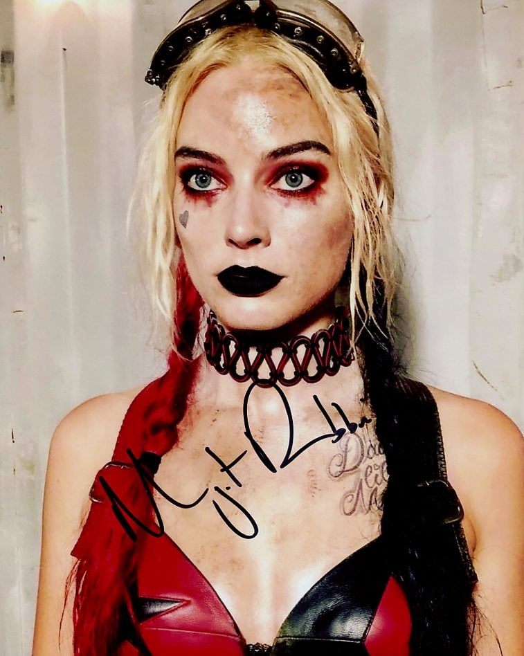 Margot Robbie SUICIDE SQUAD In Person Signed Photo (1 of 1)