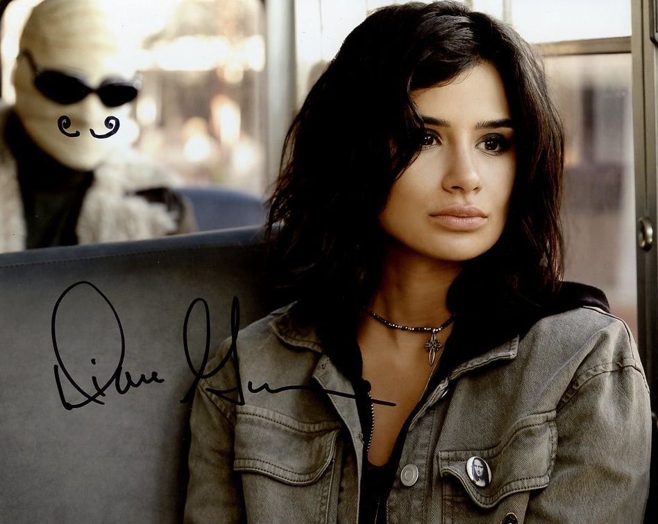 Diane Guerreo DOOM PATROL In Person Signed Photo: Photo size is 8x10. PRIVATE SIGNING. Diane Guerreo in person signed photo from the TV series DOOM PATROL. Diane Guerreo as the character Crazy Jane.