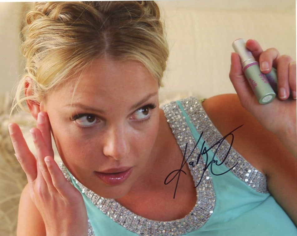 Katherine Heigl UGLY TRUTH In Person Signed Photo: Photo size is 8x10. Katherine Heigl in person signed autographed photo. This photo is possibly from the movie THE UGLY TRUTH I cannot seem to find a reference online anywhere.
