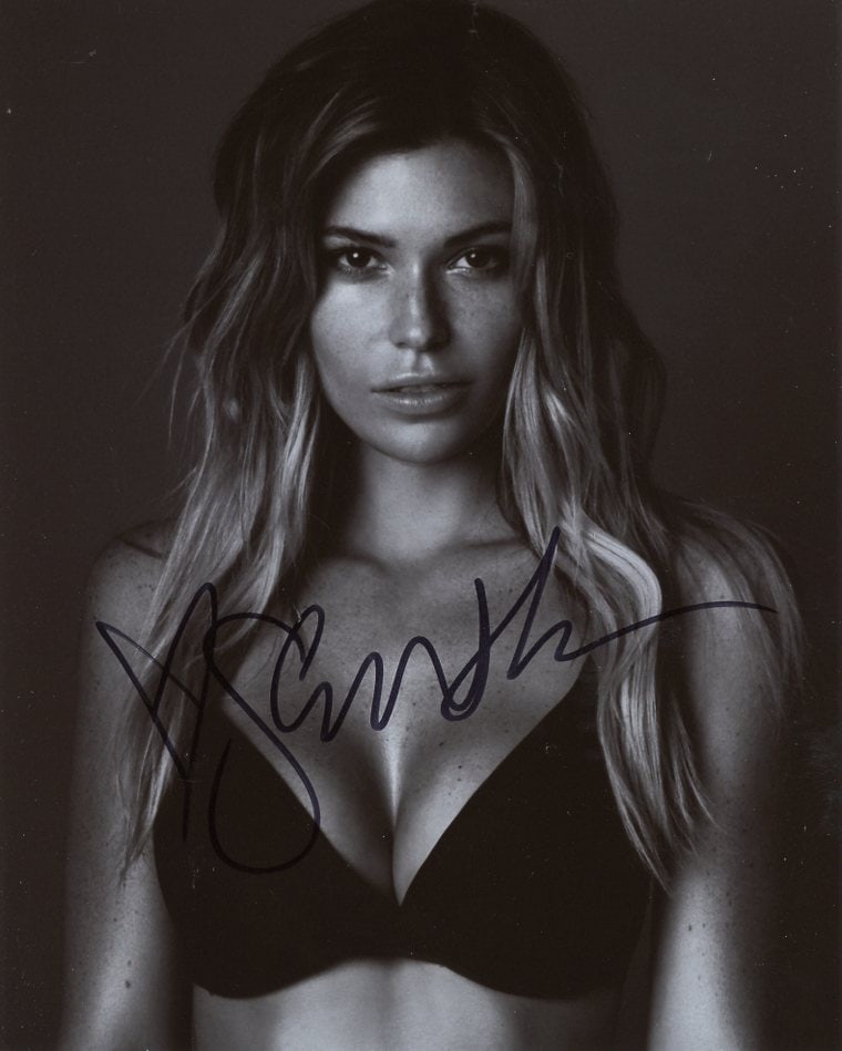 Samantha Hoopes SPORTS ILLUSTRATED In Person Signed Photo: Photo size is 8x10. Samantha Hoopes in person signed autographed photo. Samantha Hoopes is an American model best known for appearing on the Carl's Junior and Hardee's commercials. she was also featur