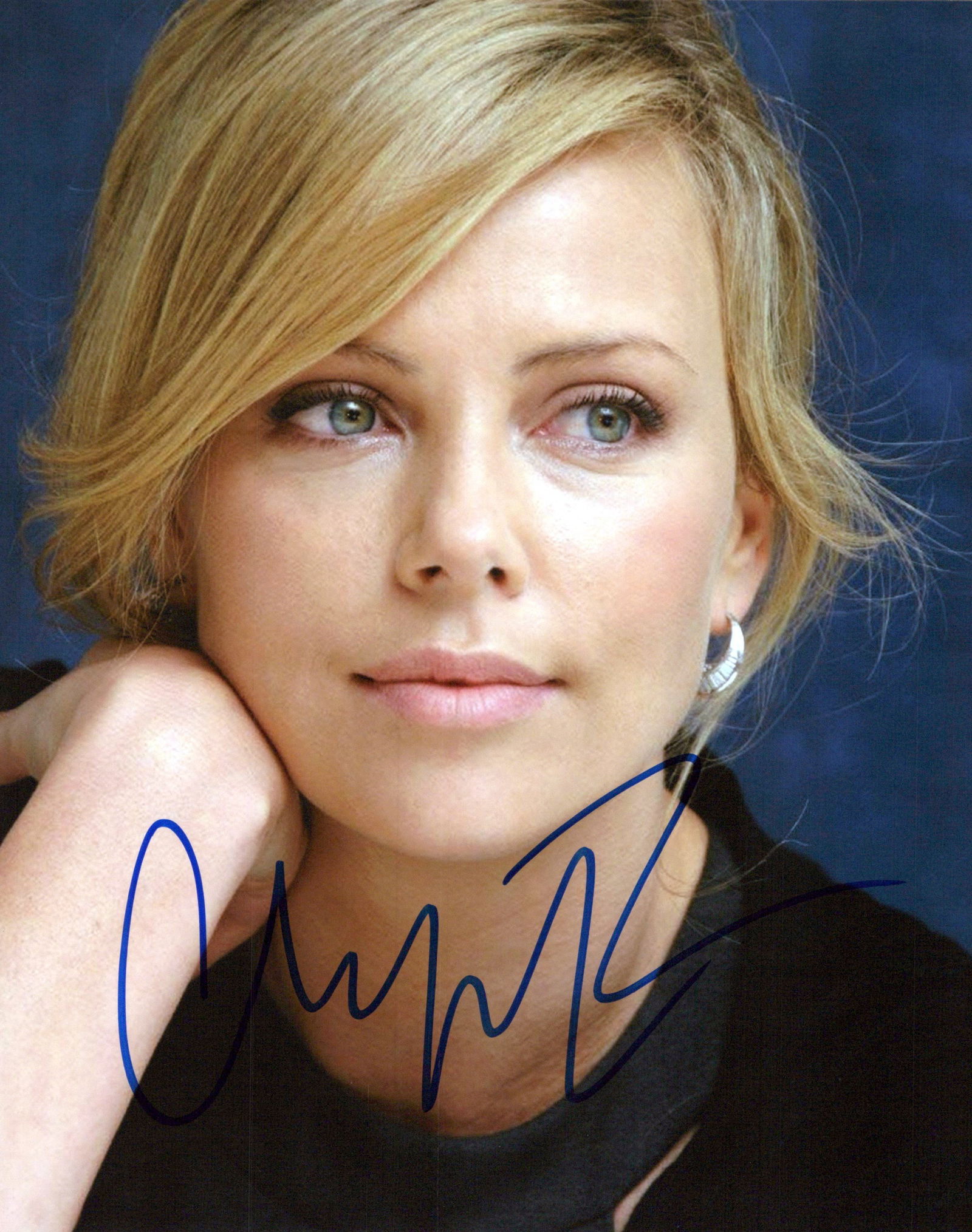 Charlize Theron SNOW WHITE / AEON FLUX In Person Signed Photo (1 of 1)