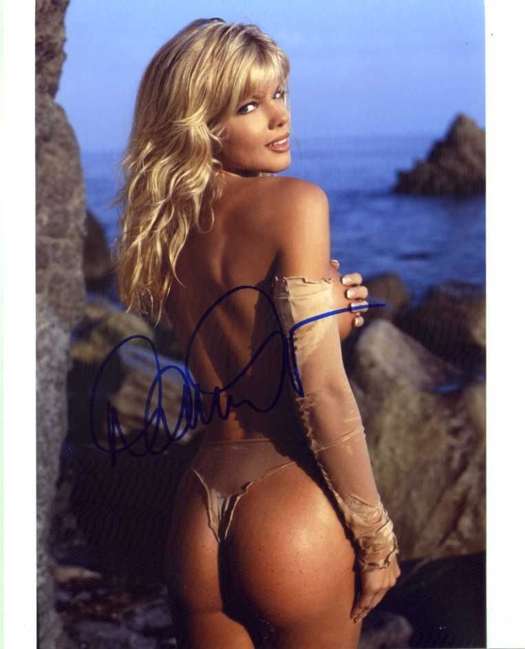 Donna D'Errico BAYWATCH / BROOKLYN 99 In Person Signed Photo (1 of 1)