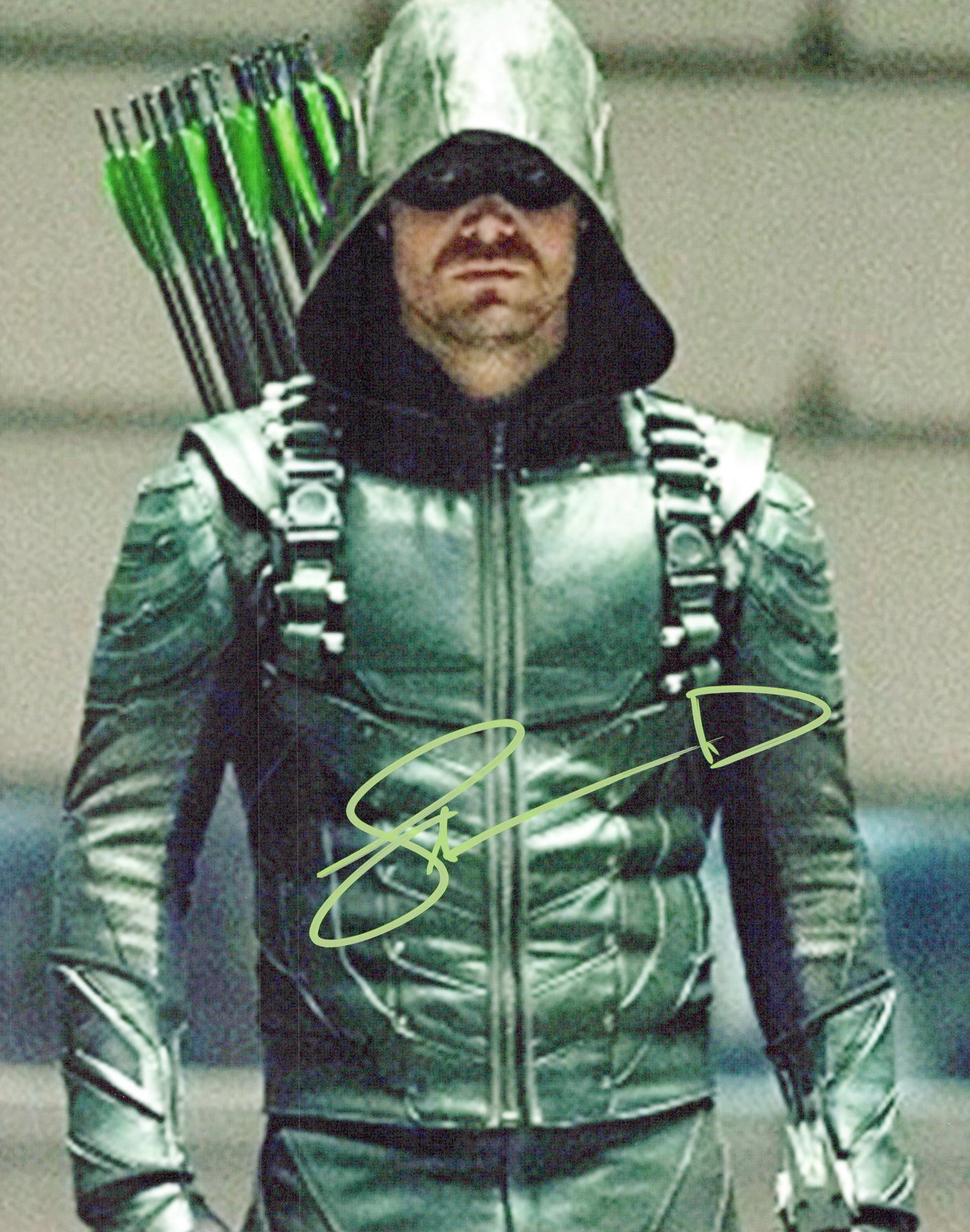 Stephen Amell ARROW In Person Signed Photo: Photo size is 8x10. Stephen Amell in person signed photo from the TV series ARROW. Stephen Amell as the character Oliver Queen. IMPERFECTIONS: Very grainy photo. Priced accordingly.