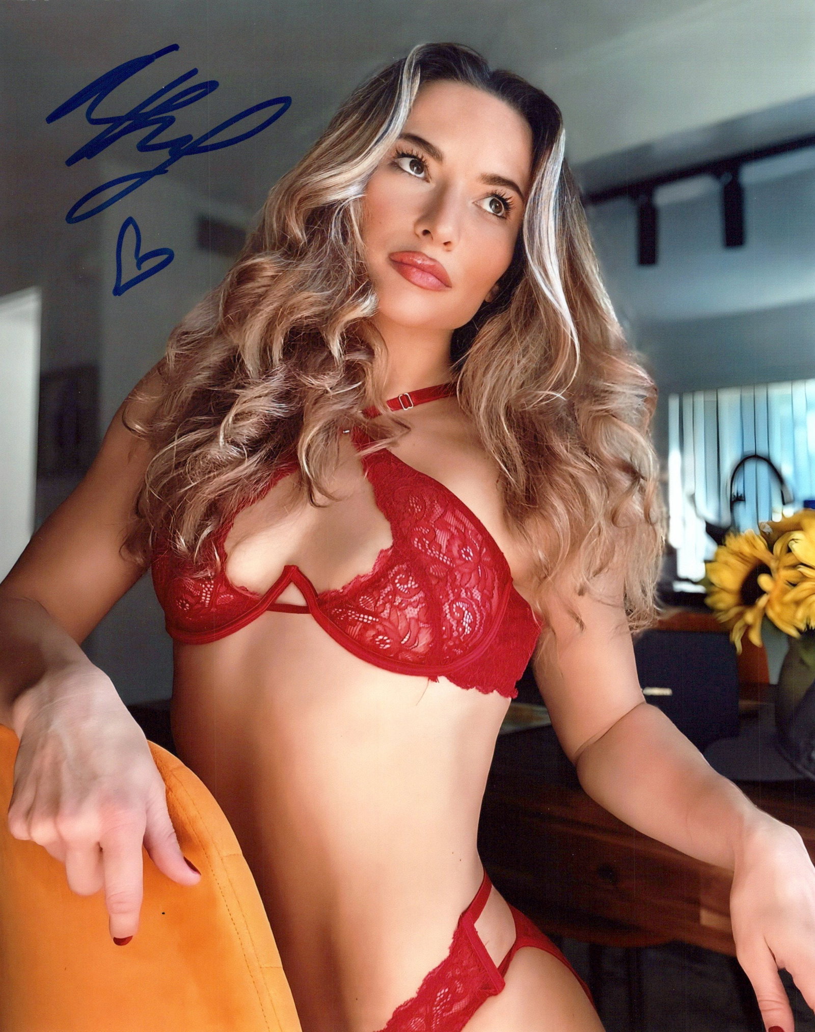 Maryna Moroz ULTIMATE FIGHTING In Person Signed Photo: Photo size is 8x10. PRIVATE SIGNING. Maryna Moroz is a Ukrainian professional mixed martial artist, signed with the Ultimate Fighting Championship, where she competes in the Women's Flyweight division