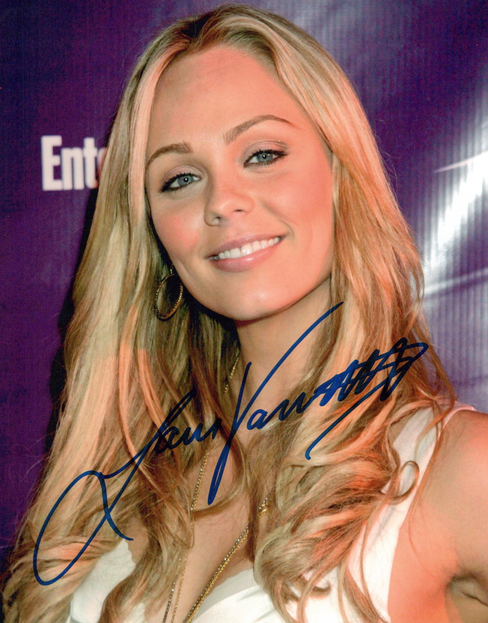 Laura Vandervoort SMALLVILLE / HANDMAIDS TALE In Person Signed Photo (1 of 1)