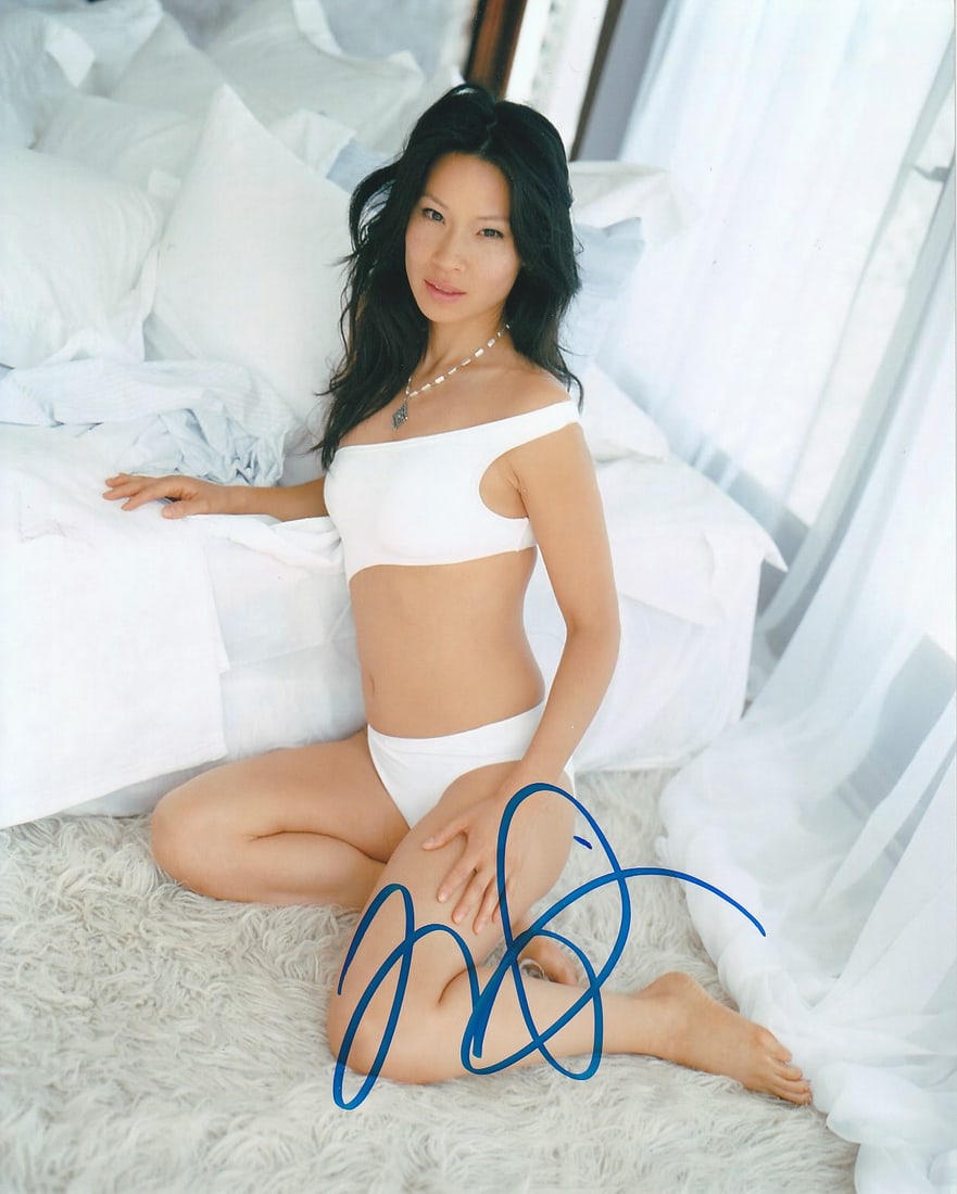 Lucy Liu CHARLIE'S ANGELS /  ELEMENTARY In Person Signed Photo (1 of 1)