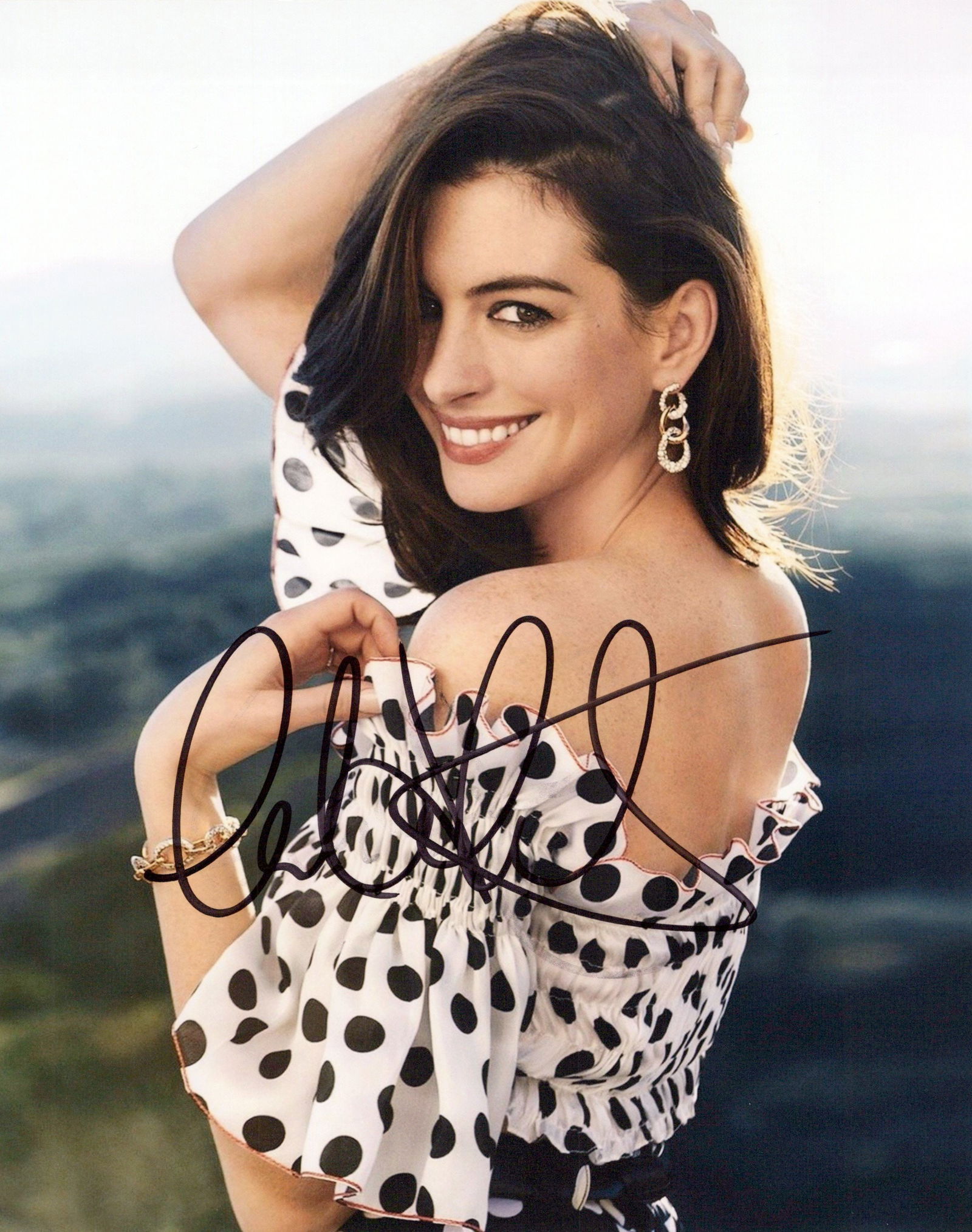 Anne Hathaway DARK NIGHT / LES MISERABLES In Person Signed Photo (1 of 1)