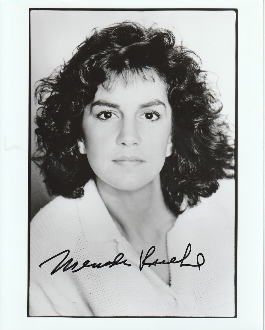 Mercedes Ruehl FISHER KING / MARRIED MOB In Person Signed Photo: Photo size is 8x10. Mercedes Ruehl in person signed photo. Mercedes Ruehl has done such TV and movies as FISHER KING, MARRIED TO THE MOB, and BIG
