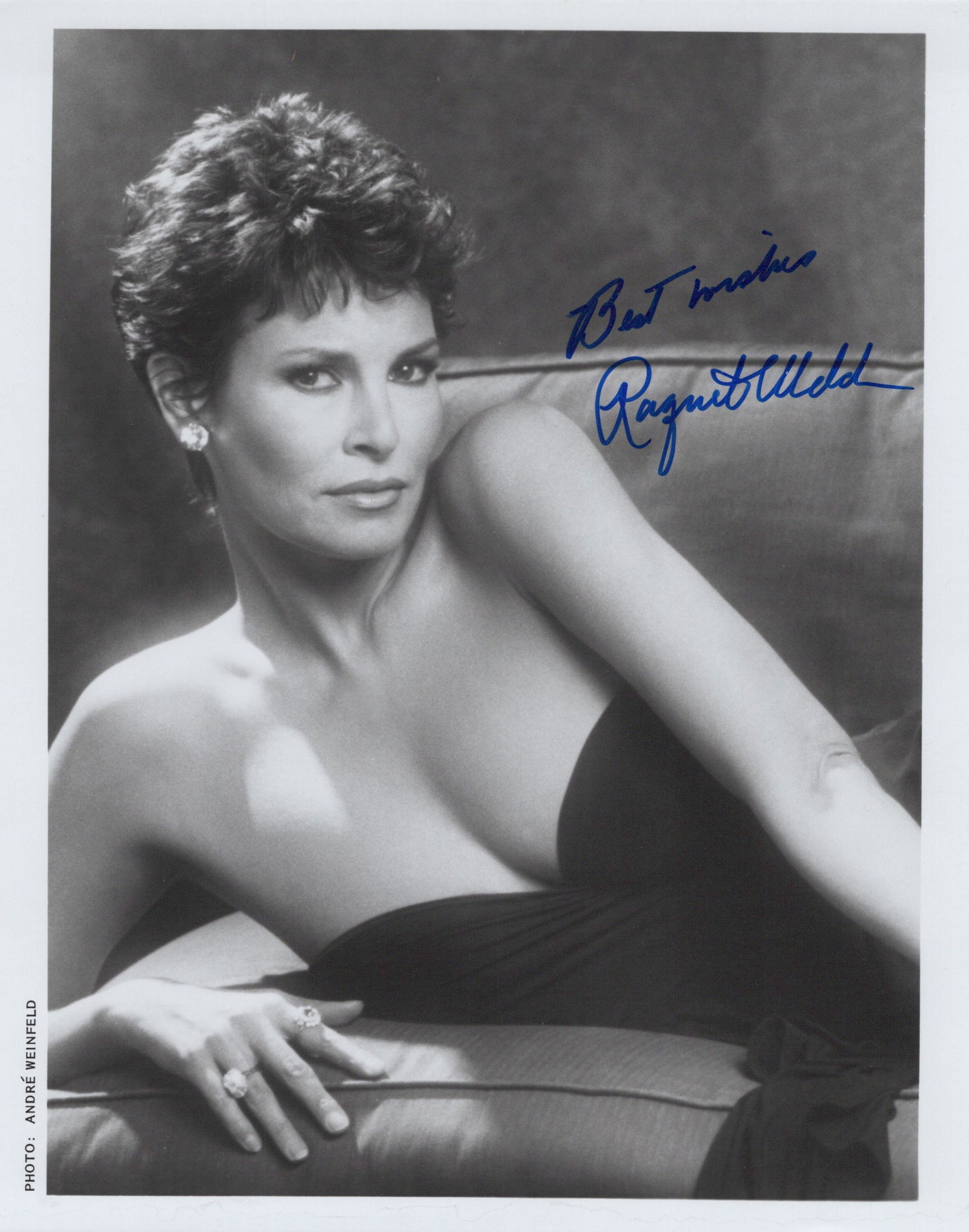 Raquel Welch (1940-2023) GORGEOUS Signed Photo (1 of 1)