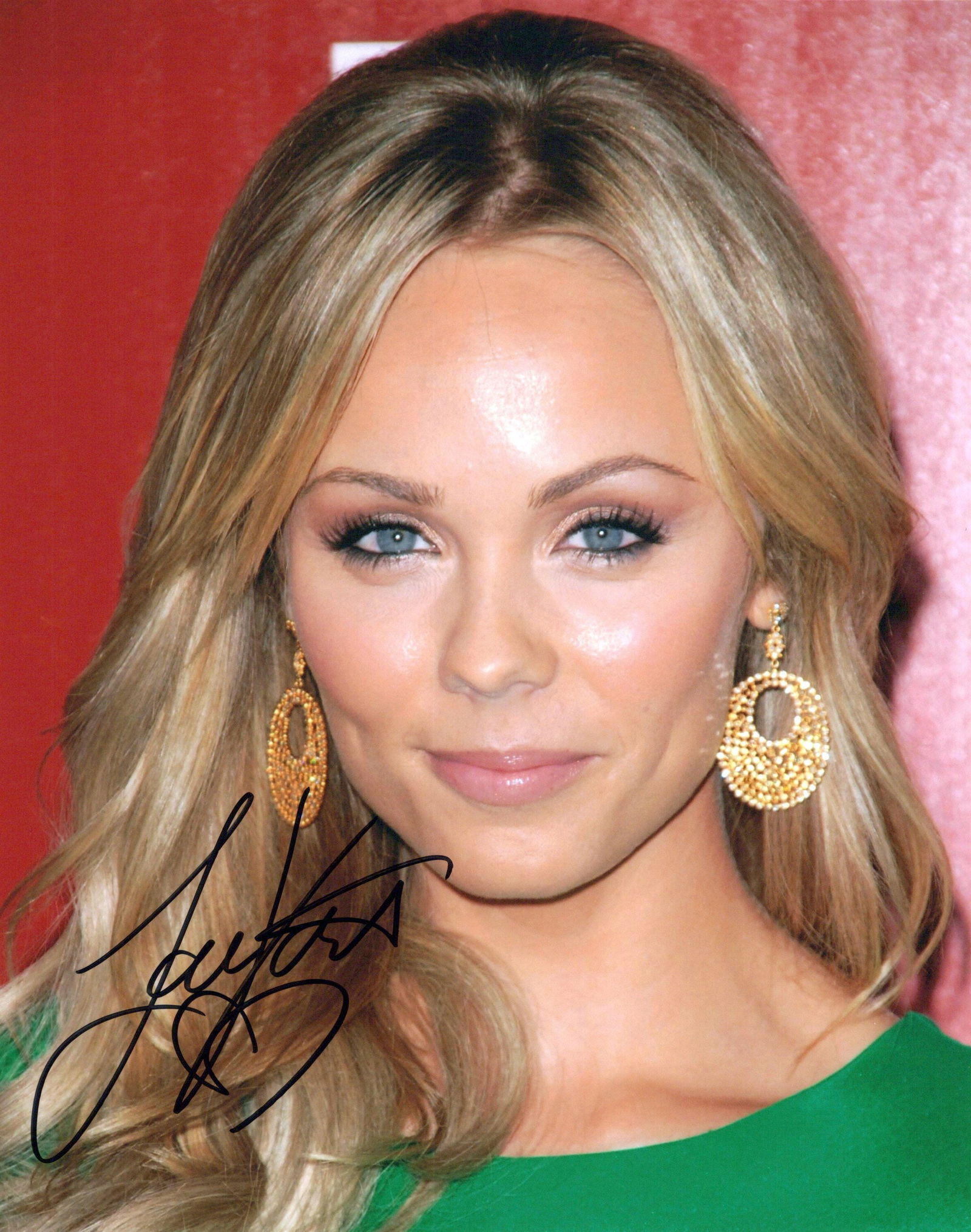 Laura Vandervoort PRETTY / SUPERGIRL In Person Signed Photo (1 of 1)