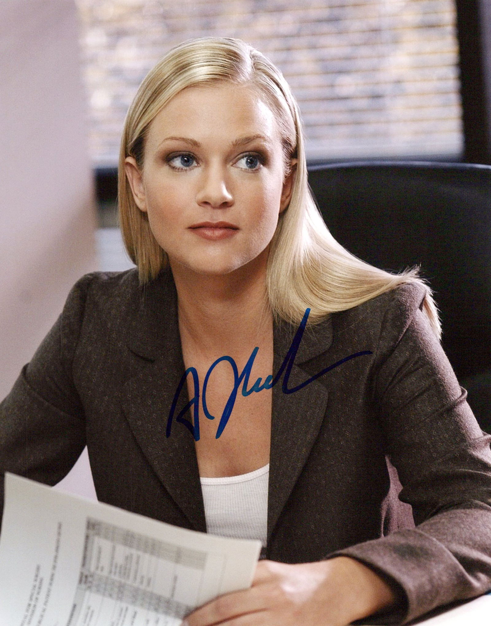 AJ Cook CRIMINAL MINDS In Person Signed Photo (1 of 1)