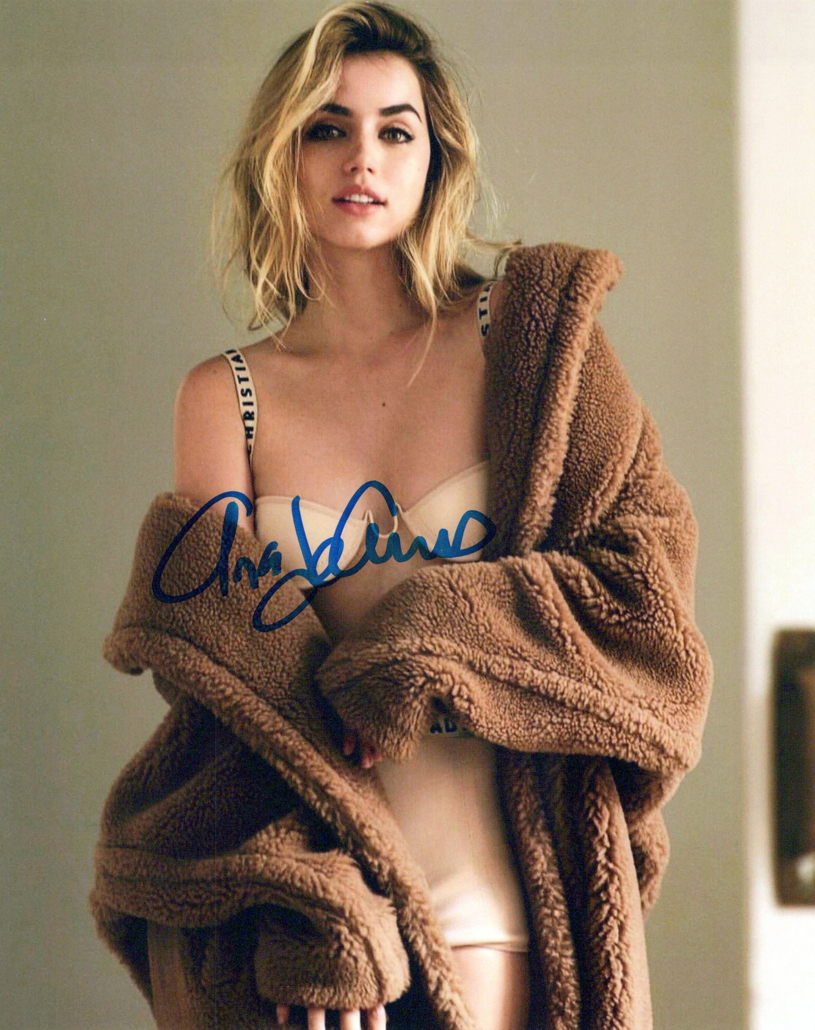Ana de Armas BEAUTIFUL In Person Signeded Photo (1 of 1)