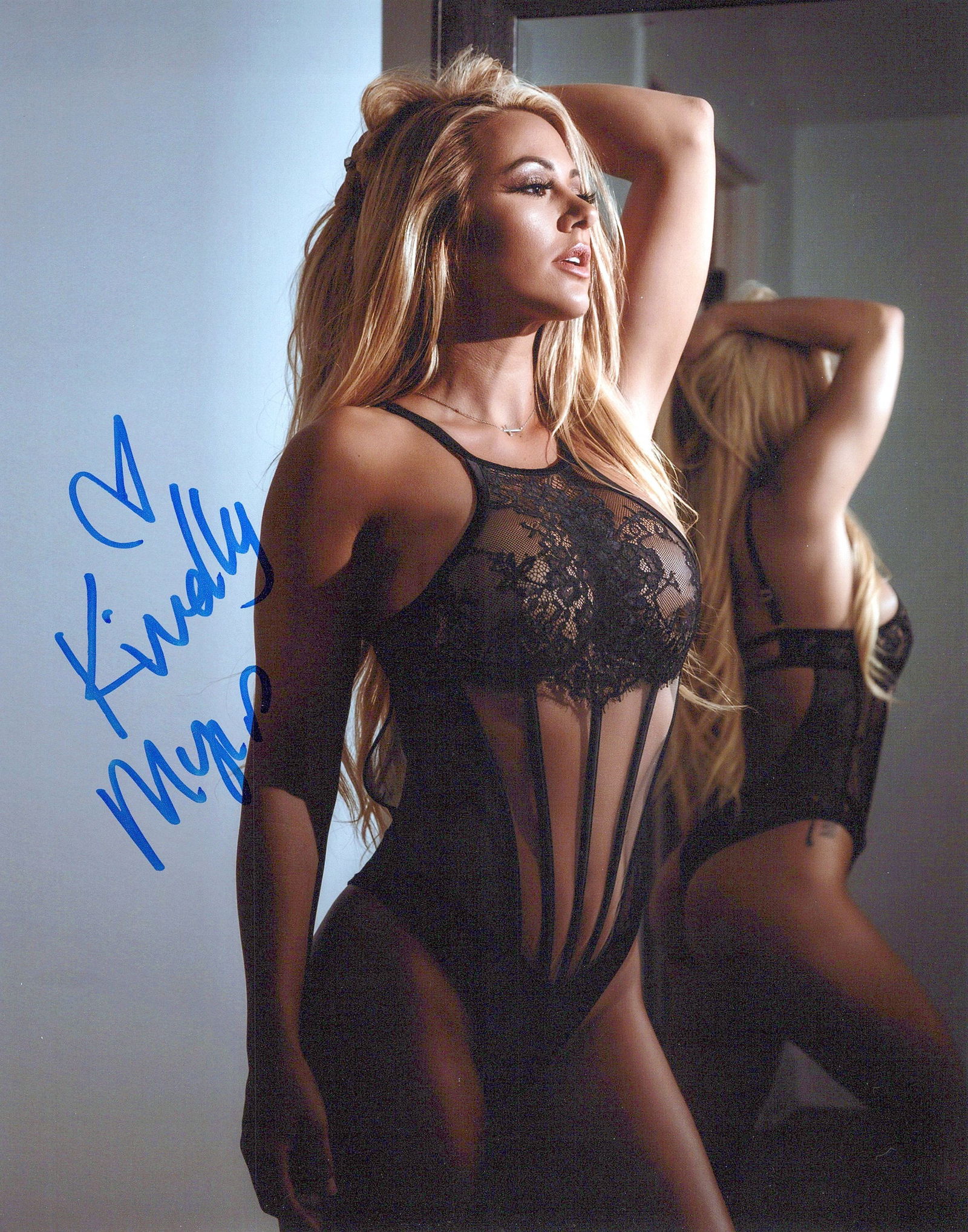 Kindly Myers PLAYBOY In Person Signed Photo (1 of 1)